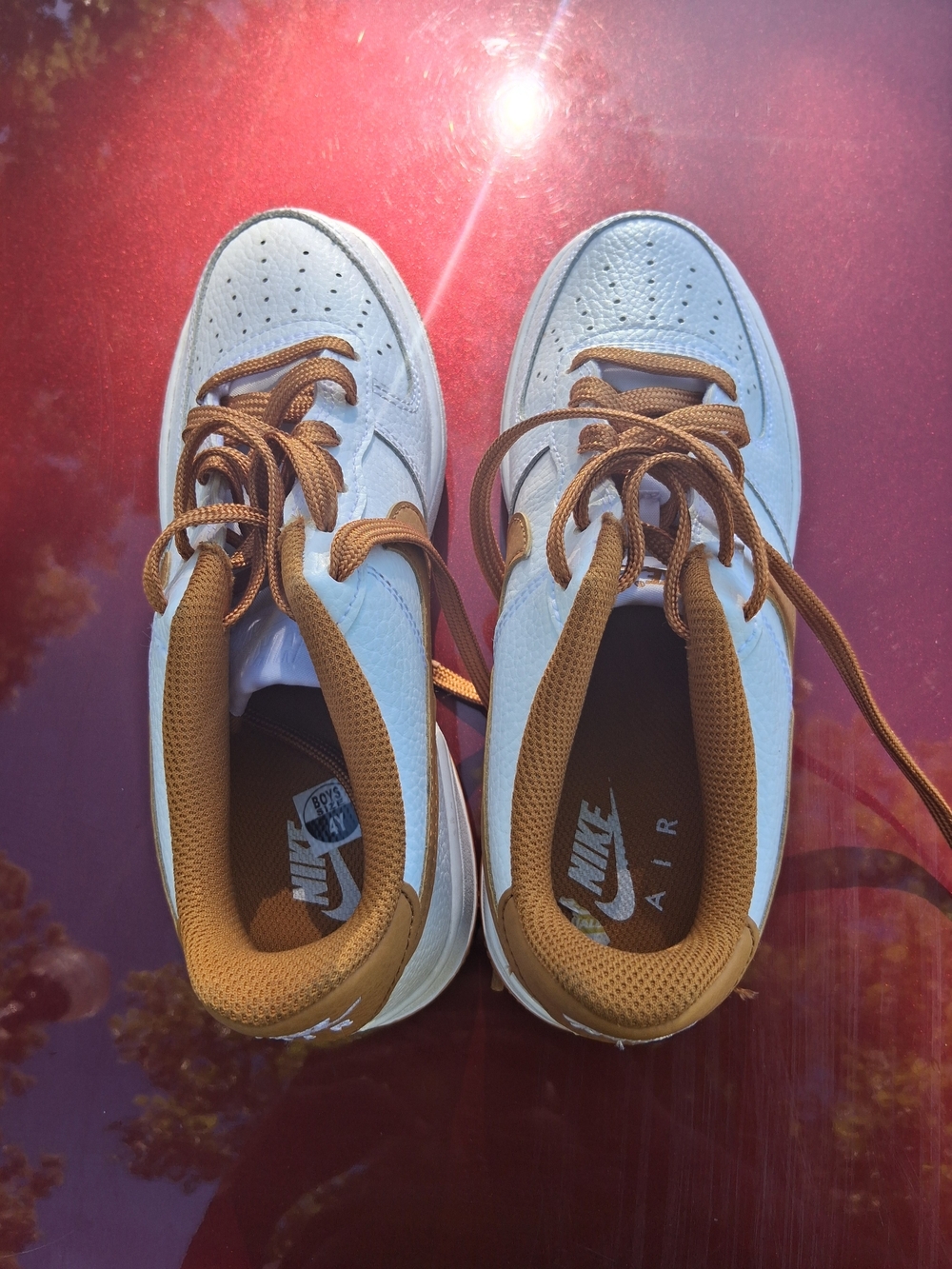 Nike Kids Low-Top Sneakers in White and Brown